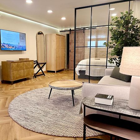 Studio مالقة المظهر الخارجي الصورة
