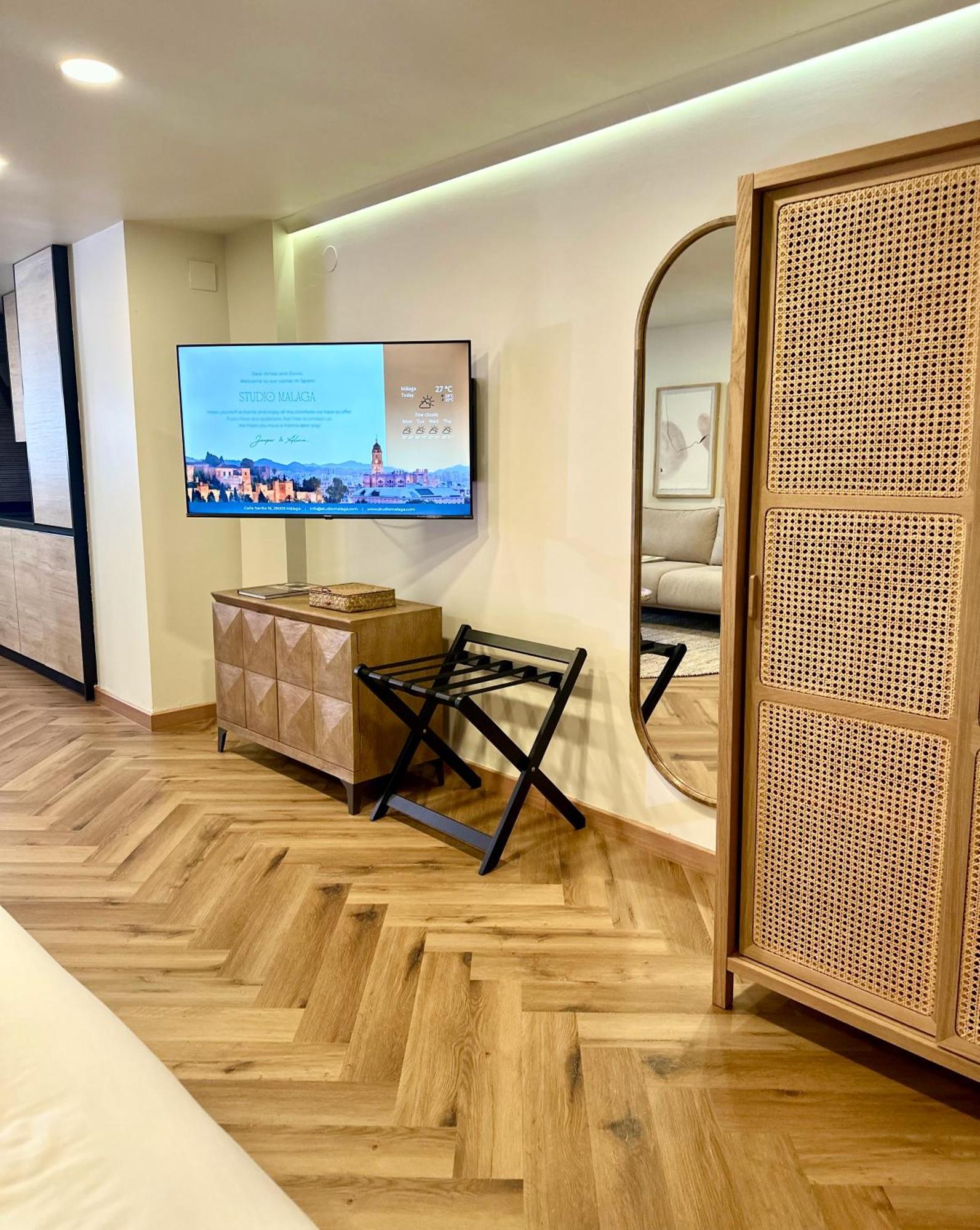 Studio مالقة المظهر الخارجي الصورة